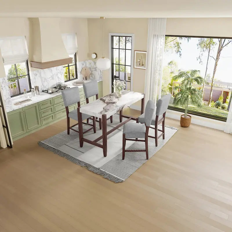 Ensemble de salle à manger 5 pièces comprenant une table de bar haute, une table de bar en faux marbre et 4 chaises à assise rembourrée.