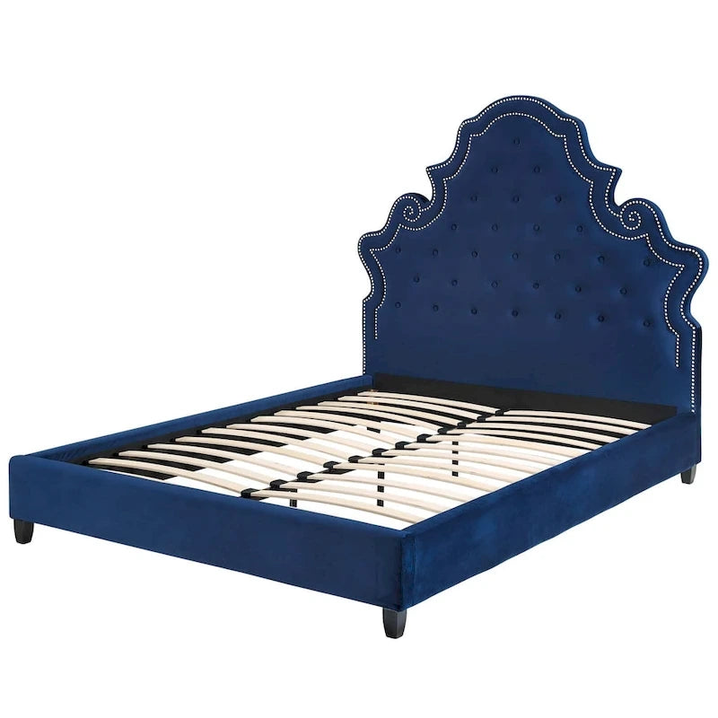 Lit plateforme Ambridge Queen Size capitonné en velours bleu avec garniture cloutée