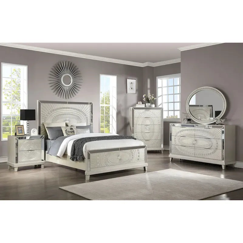Lit à panneaux sculptés en bois champagne Luela Glam Boho de Furniture of America